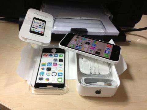 Original iPhone 5C White 16GB In Great Condition Local Stock #GreatDeal + Lots Of Extra's :)